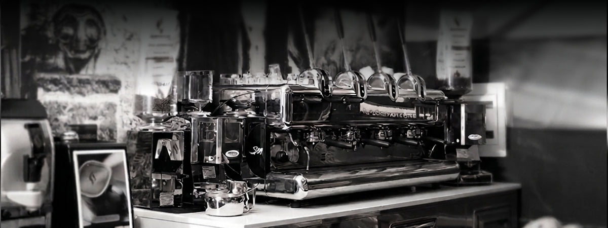 Machine à espresso dans un bar napolitain
